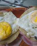 Huevos motuleños