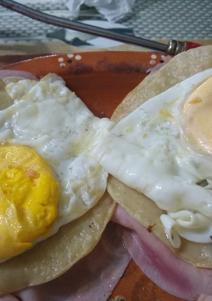 Una foto de Huevos motuleños