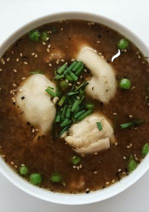Una foto de Sopa de wantun caseros vegetarianos