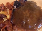Una foto de costillas de cerdo mostaza