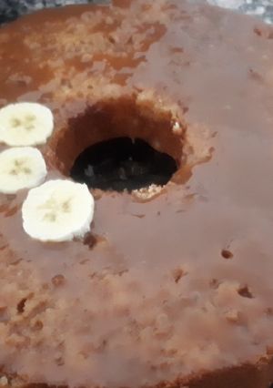 Una foto de Bizcochuelo fácil de banana y dulce de leche