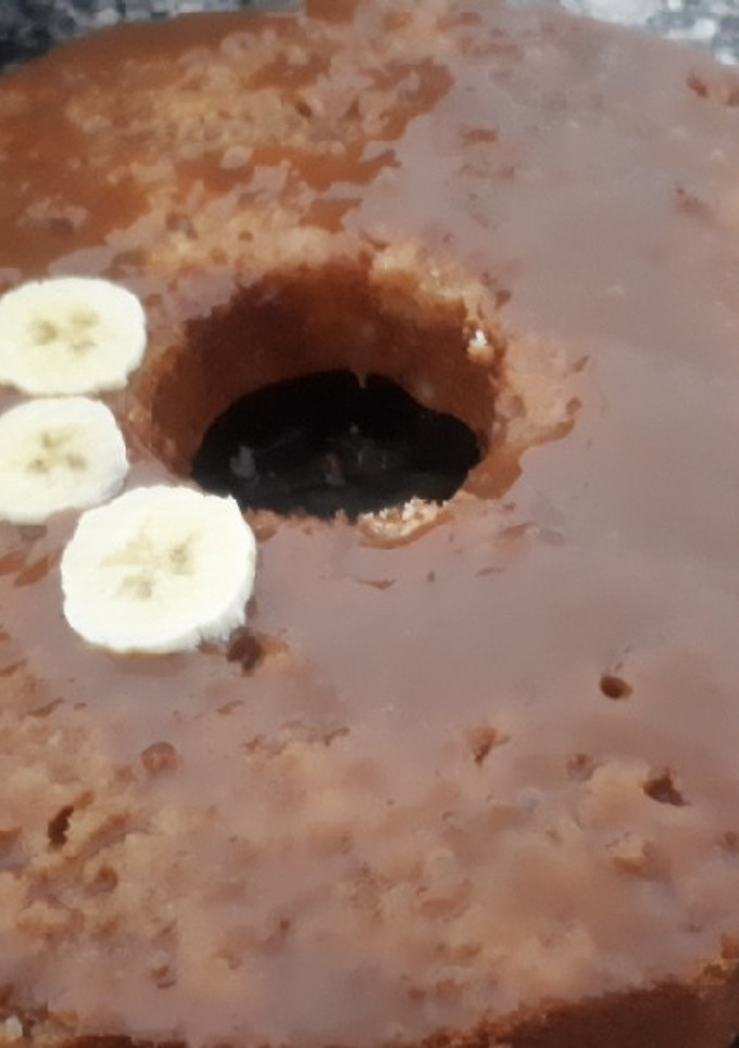 Una foto de Bizcochuelo fácil de banana y dulce de leche