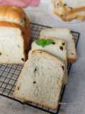 (Sourdough Discard) Roti Tawar Kismis & Chia Seed