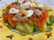 Una foto de ensalada de patata