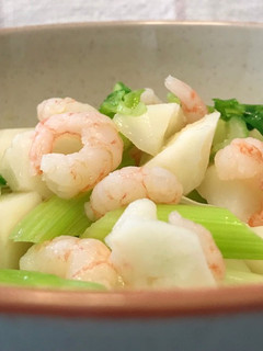 西芹·荸荠·虾仁拌拌 —— 15分钟,夏日无油烟午餐 的食譜成品照片