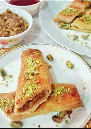 A picture of Strawberry Qimami Sevaiyan Roll.