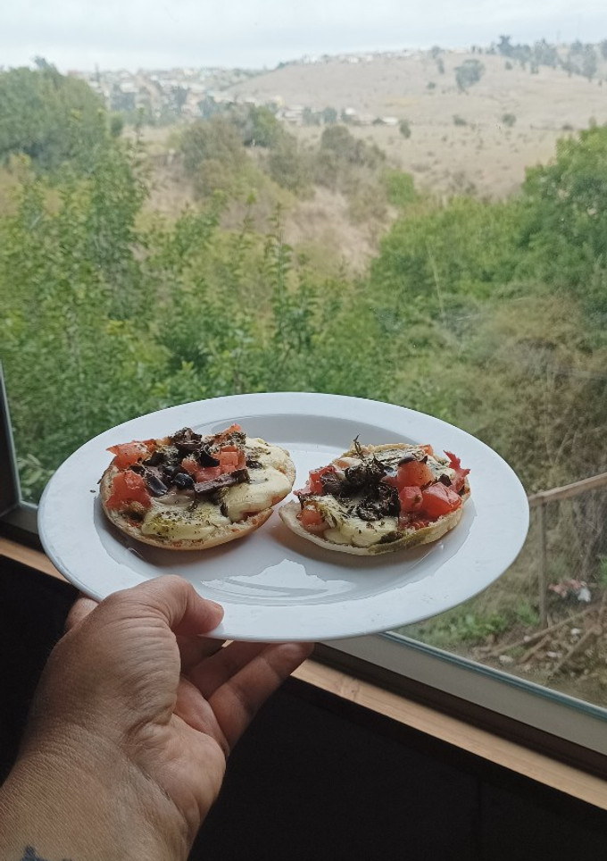 Una foto de Pizza de cochayuyo al pesto