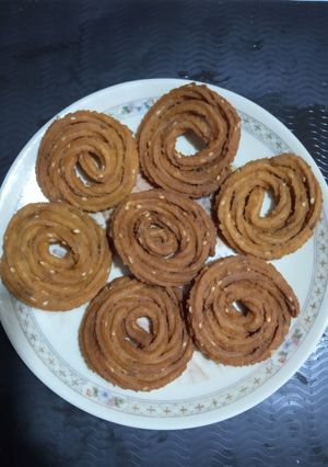 ચકરી(chakri recipe in Gujrati) રેસીપી મુખ્ય ફોટો