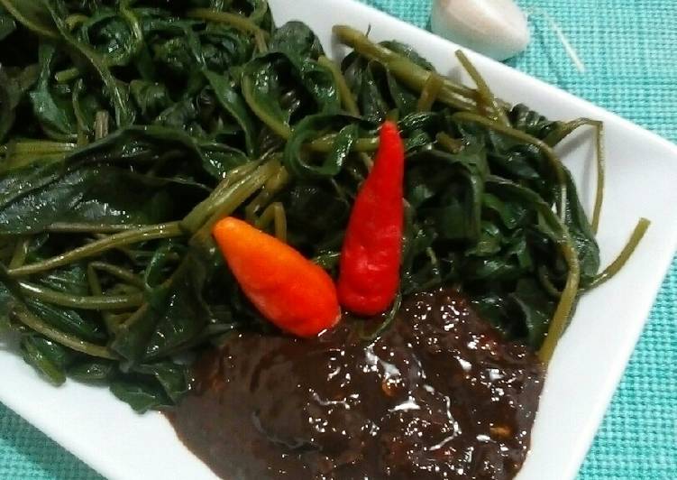 Resep Lutis Kangkung (kangkung rebus sambel petis) yang Lezat Sekali