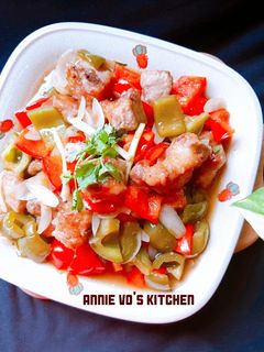 Hình của món Sườn xào chua ngọt.