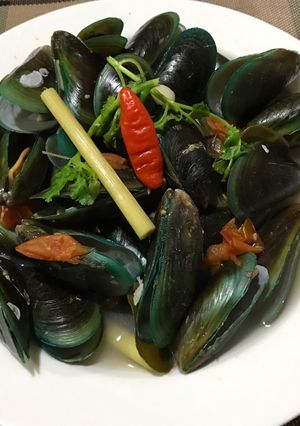 Foto resep Green Mussels Soup with Thai Herbs