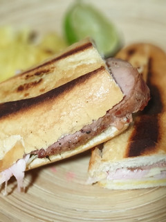 Una foto de Sándwich Cubano🇨🇺