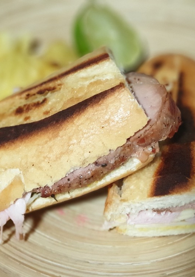 Una foto de Sándwich Cubano🇨🇺