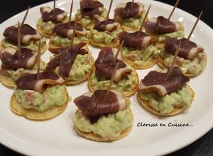 Une photo de Bouchées au guacamole et au magret fumé