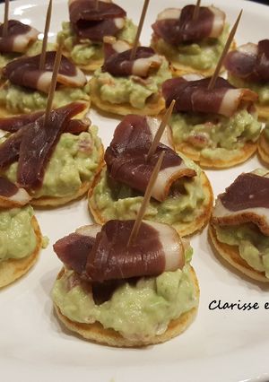 Une photo de Bouchées au guacamole et au magret fumé