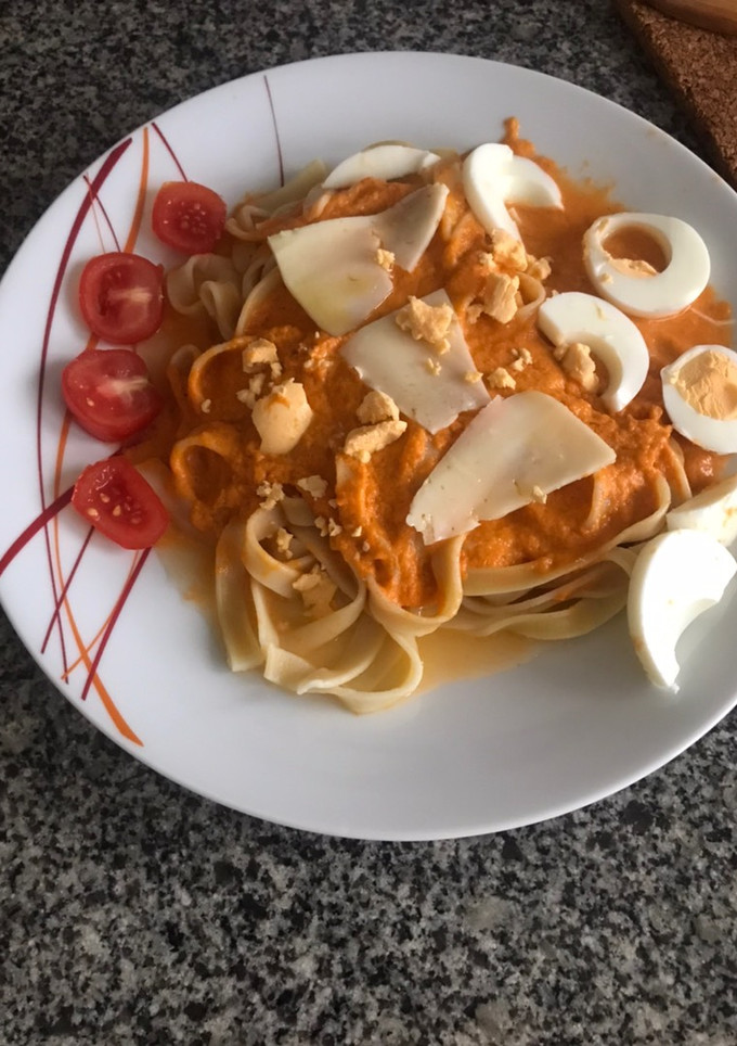 Una foto de Fetuchini con salsa rosa