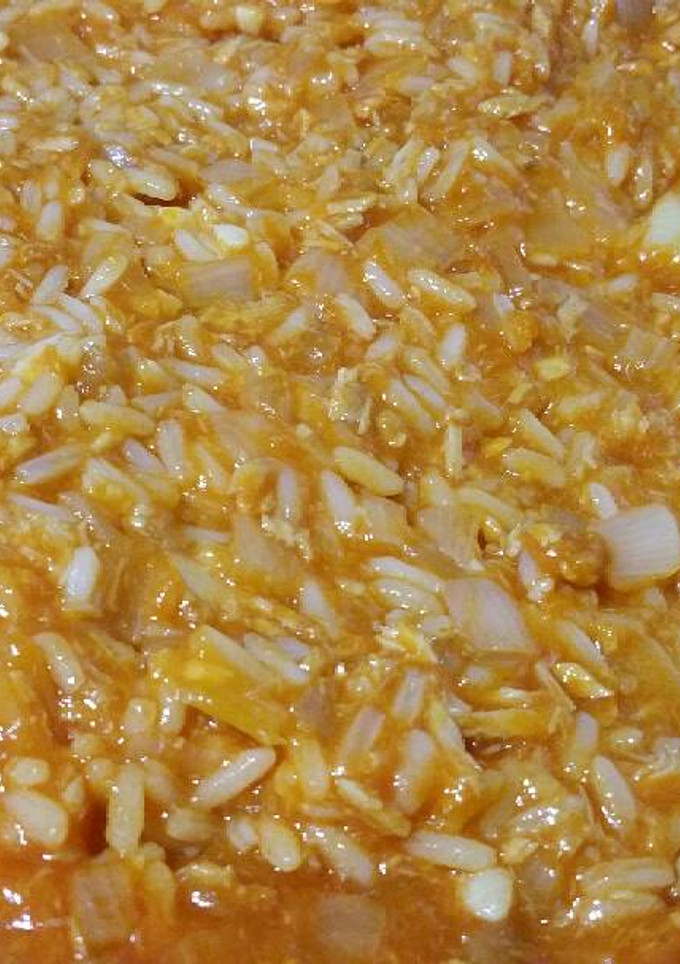 Una foto de Arroz con atún y tomate frito