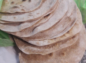 Una foto de Tortilla de harina integral para tacos, fajitas, rapiditas