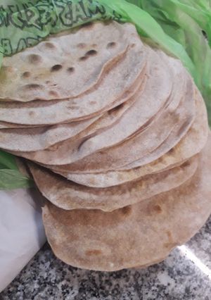 Una foto de Tortilla de harina integral para tacos, fajitas, rapiditas