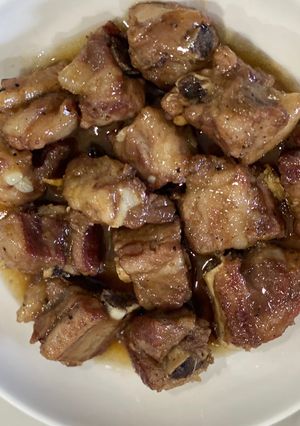 Hình của món Sườn non kho tiêu.