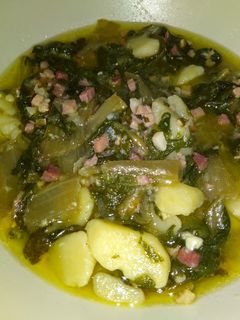 Una foto de Acelgas con patatas y jamón