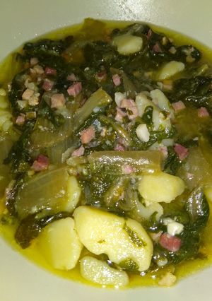 Foto principal de Acelgas con patatas y jamón