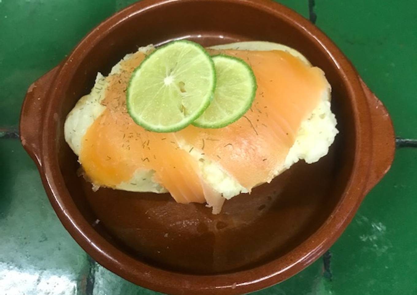 Papas con salmón ahumado ©