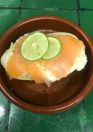 Una foto de Papas con salmón ahumado ©