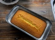 Una foto de budín de naranja fácil
