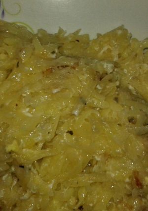 Una foto de Rallado de papas, cebolla y huevo - Tortilla