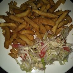 A picture of Fried ships with salad.