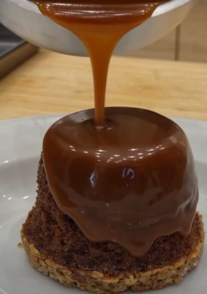 Sticky toffee pudding, azaz ragacsos datolya "szuflé" recept fotója