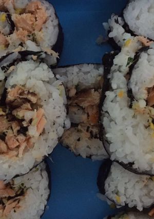 Foto resep Salmon sushi mixed with dry vegetables