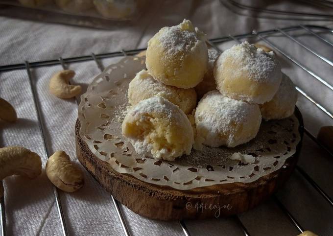 Recipe: Delicious Putri salju mede lumer dan kokoh