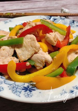 彩椒炒嫩雞片 的食譜成品照片