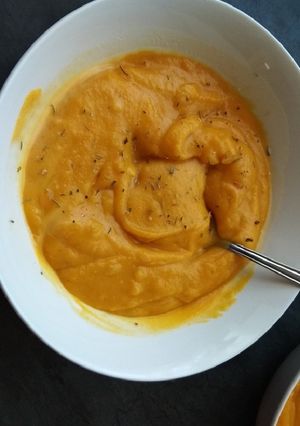 A picture of Creamy butternut soup.