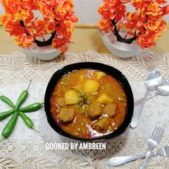A picture of Kofta Aloo Matar Gravy.