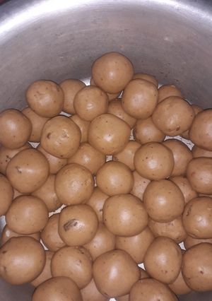 A picture of Besan Ladoo.