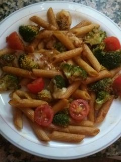 Una foto de Pasta integral con brócoli