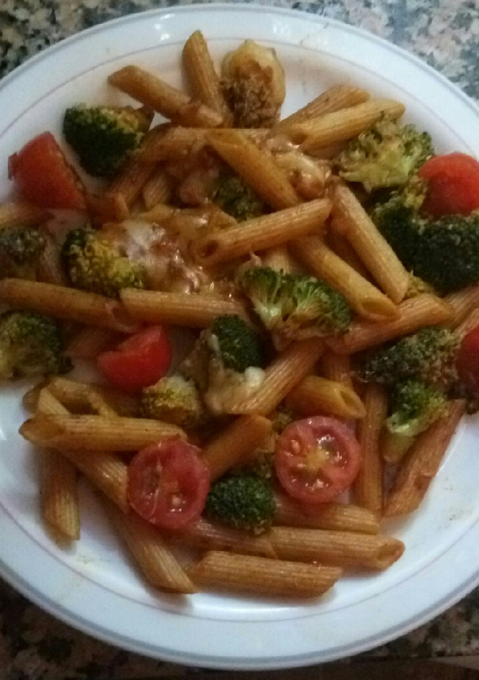 Una foto de Pasta integral con brócoli