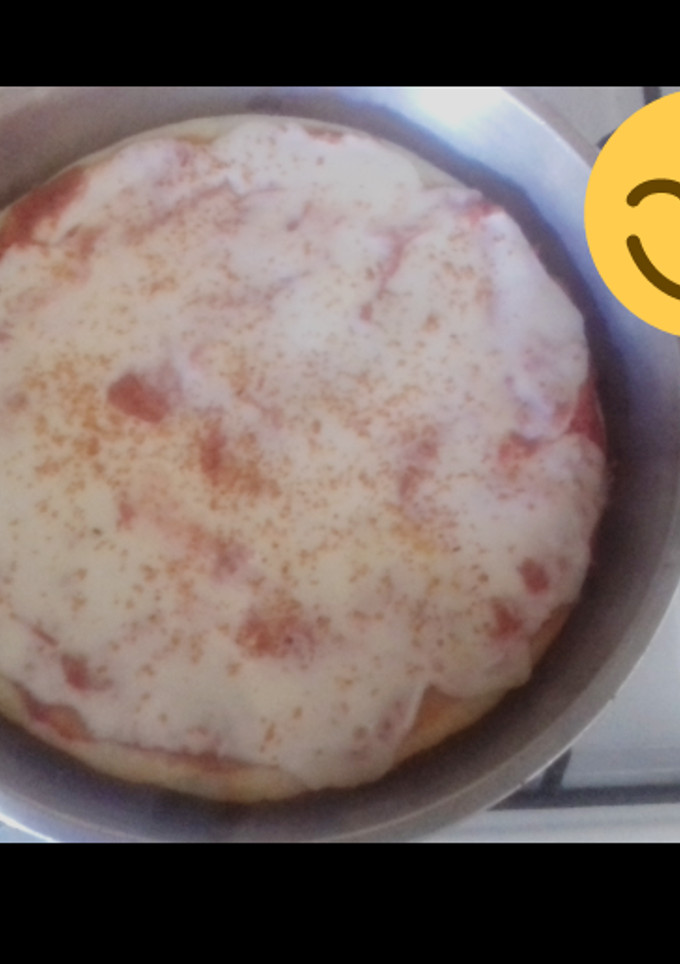 Una foto de Pizza en sartén essen...fácil y rápida...con harina leudante