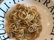 Una foto de pasta strogonoff