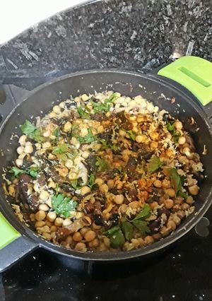 Una foto de Garbanzos con shiitake y alga wakame - Para diabéticos