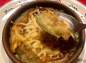Una foto de Sopa de cebolla - receta francesa