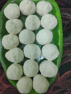 பாசிப்பருப்பு நெய் லட்டு (Paasiparuppu nei laddu recipe in tamil) செய்முறை முக்கிய புகைப்படம்