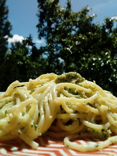 Una foto de Espaguetis al pesto de cilantro