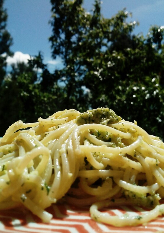 Una foto de Espaguetis al pesto de cilantro