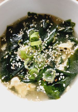 รูปของ ซุปสาหร่ายทะเลใส่ไข่ (Wakame Tamago Soup)