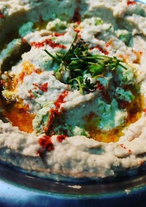 A picture of Hummus Arabic dish.
