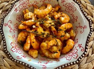 Hình của món Tôm rim tỏi và lá xạ hương 🍤 🧄.